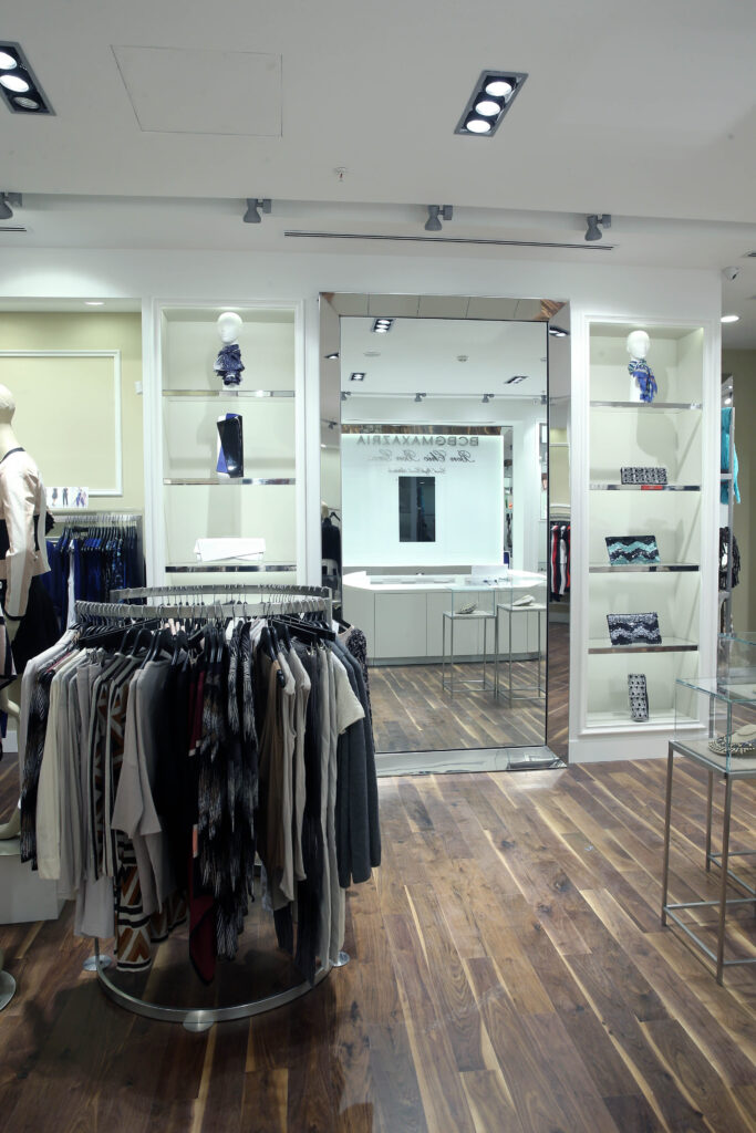 BCBGMAXAZRIA Next Level mağazası · Manifesto Design & Architecture