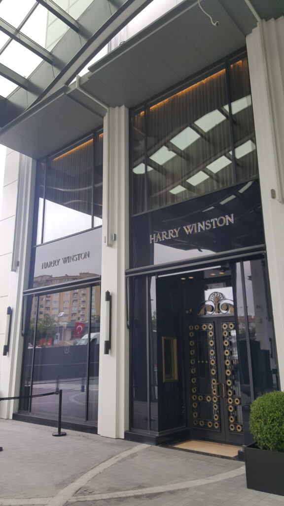 Harry Winston Emaar Square butiği · Manifesto Design & Architecture