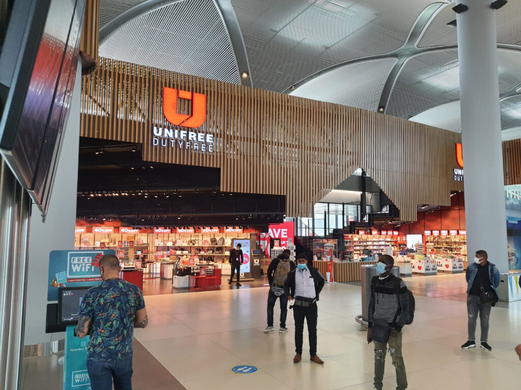 İstanbul Havalimanı perakende üniteleri — Unifree Duty Free · Manifesto Design & Architecture