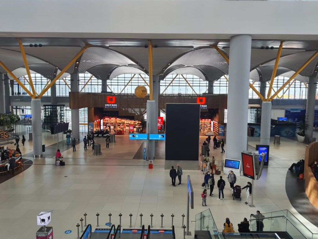İstanbul Havalimanı perakende üniteleri — Unifree Duty Free · Manifesto Design & Architecture