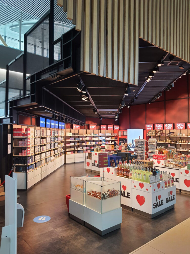 İstanbul Havalimanı perakende üniteleri — Unifree Duty Free · Manifesto Design & Architecture