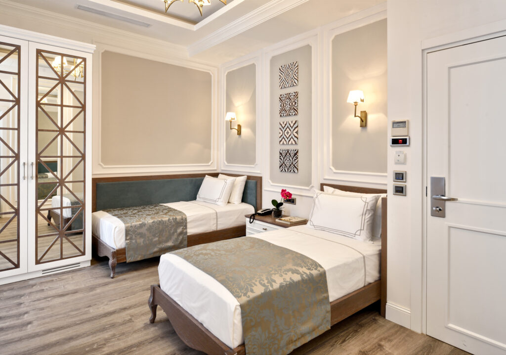 Mirrors Otel, Beyoğlu · Manifesto Design & Architecture