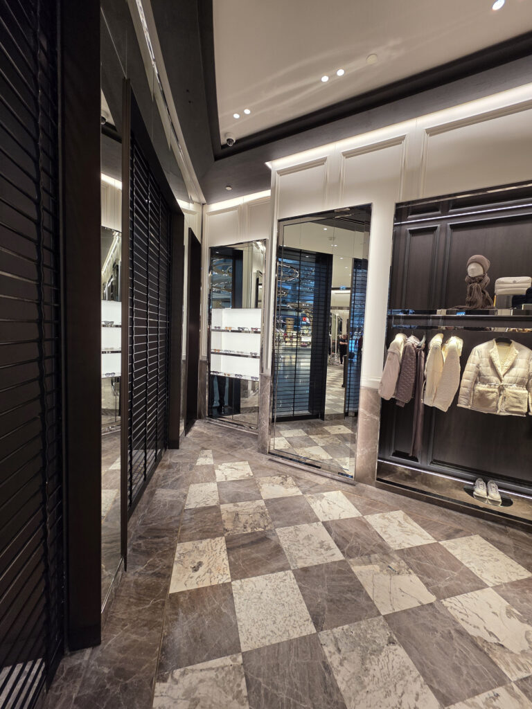 Moncler İstanbul Havalimanı mağazası (2026) · Manifesto Design & Architecture