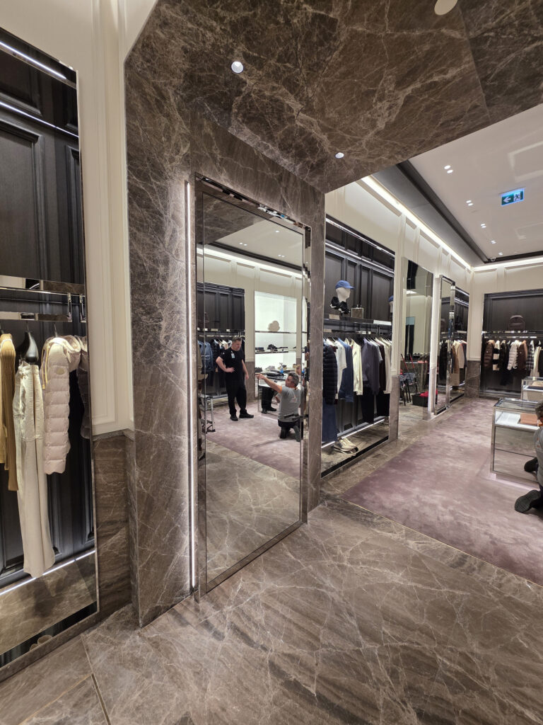 Moncler İstanbul Havalimanı mağazası (2026) · Manifesto Design & Architecture