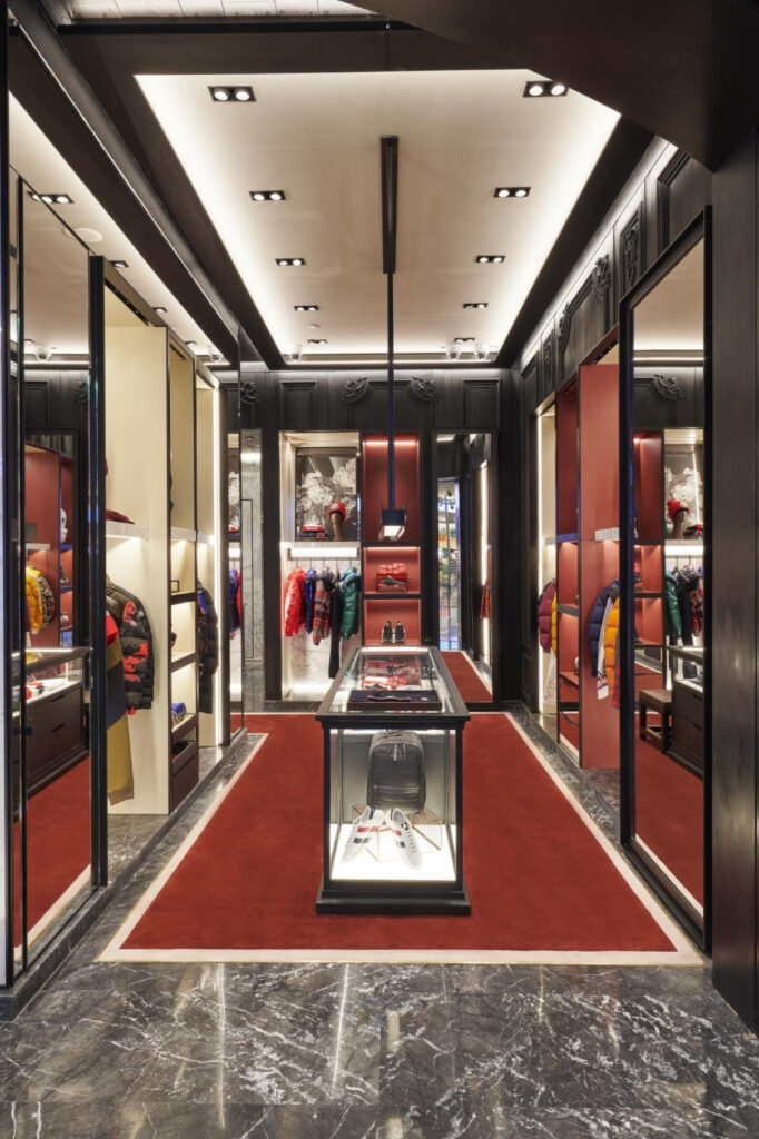 Moncler İstanbul Havalimanı mağazası (2022) · Manifesto Design & Architecture