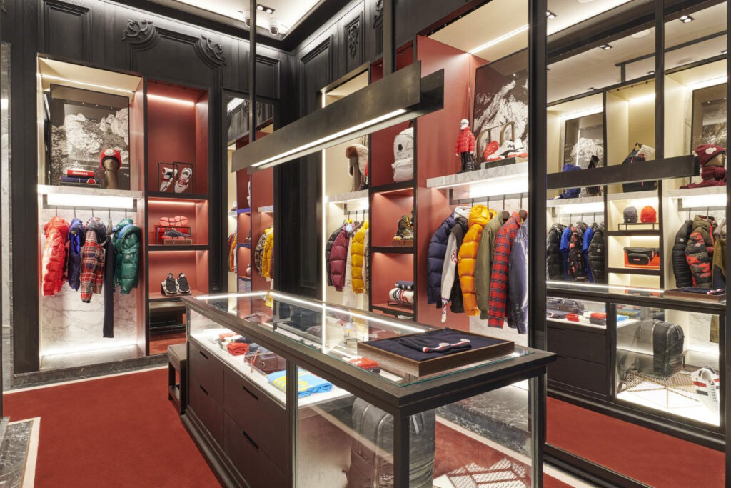 Moncler İstanbul Havalimanı mağazası (2022) · Manifesto Design & Architecture