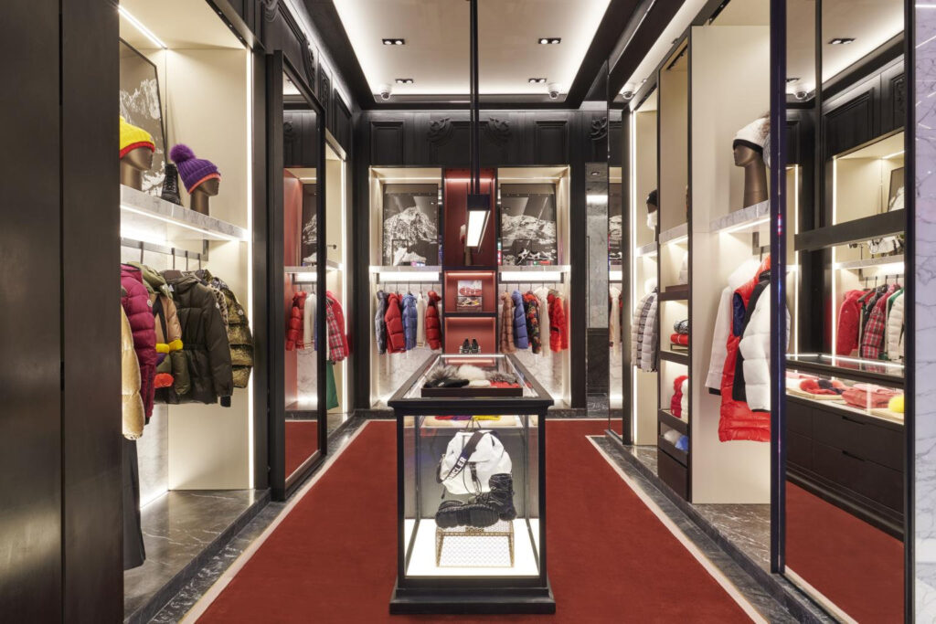 Moncler İstanbul Havalimanı mağazası (2022) · Manifesto Design & Architecture