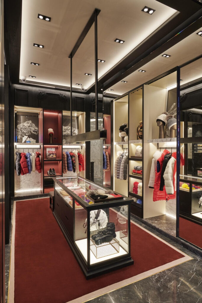 Moncler İstanbul Havalimanı mağazası (2022) · Manifesto Design & Architecture