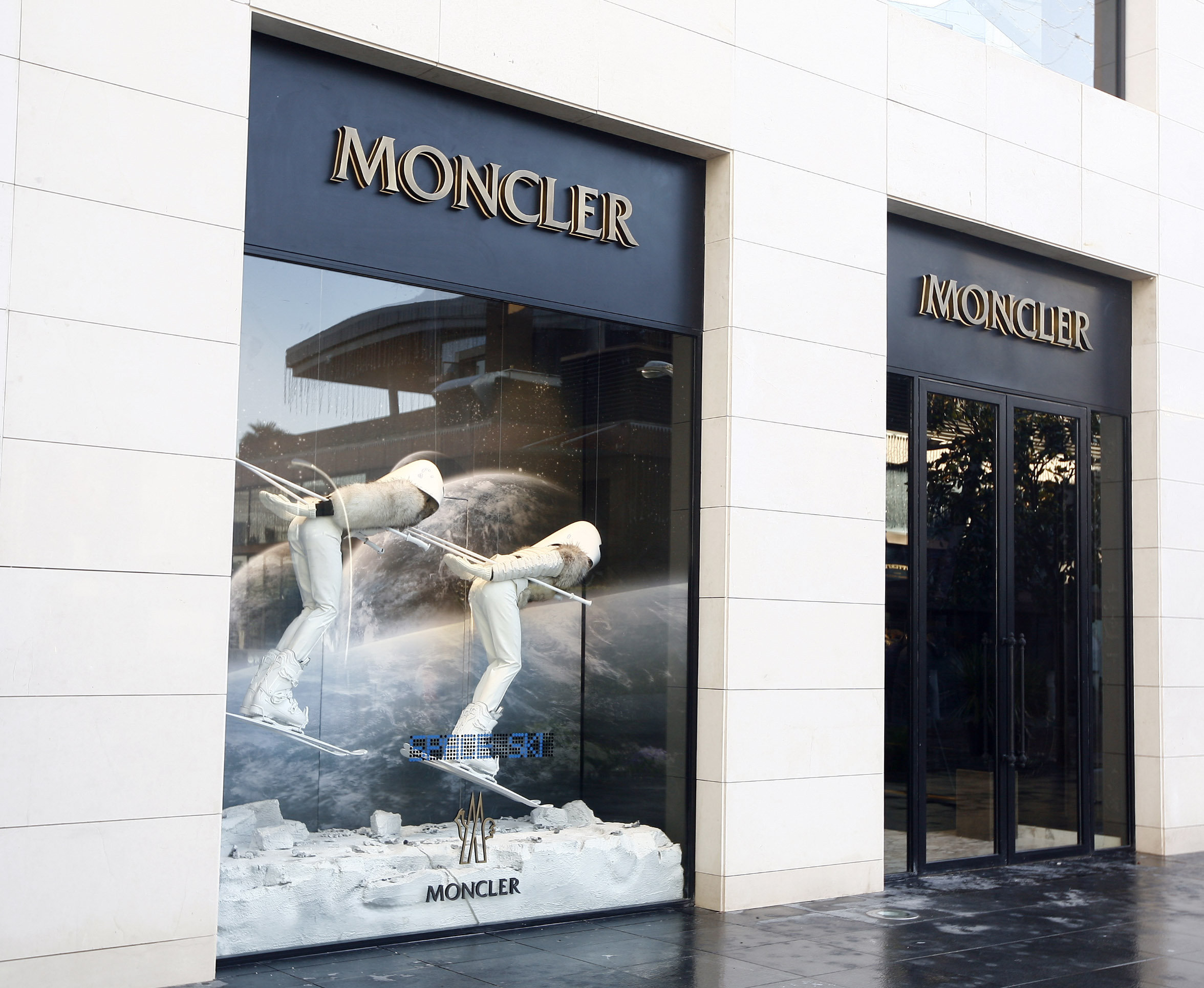Moncler İstinye Park mağaza ön cephesi — Manifesto Design & Architecture