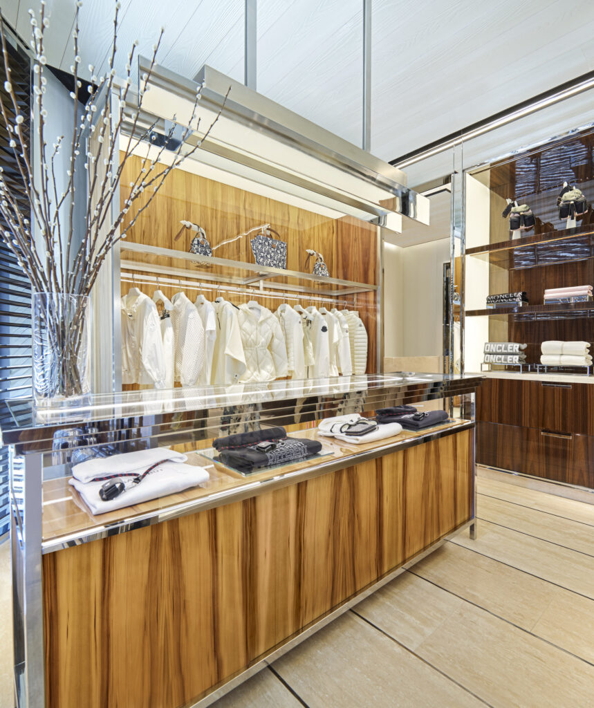 Moncler Bodrum Yalıkavak Marina mağazası · Manifesto Design & Architecture