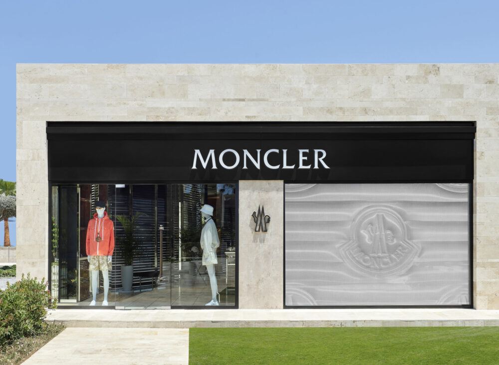 Moncler Bodrum Yalıkavak Marina mağaza ön cephesi — Manifesto Design & Architecture