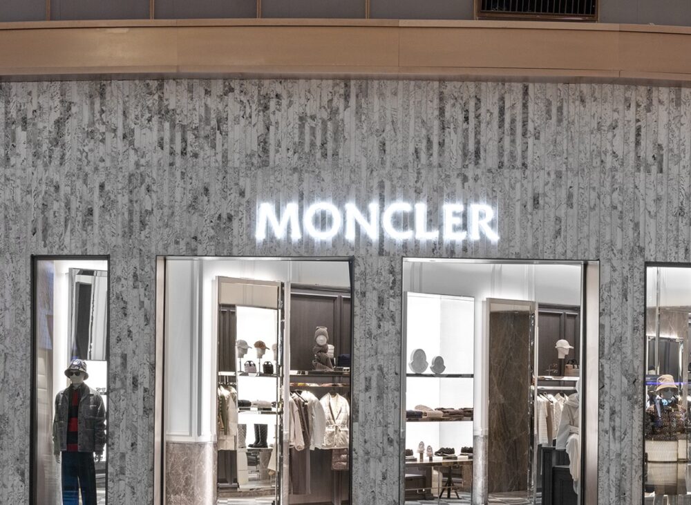 Moncler Aeroporto di Istanbul — facciata e vetrine