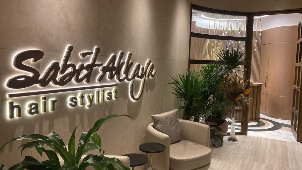 Sabit Akkaya Hair Stylist — salon girişi ve marka tabelası, JW Marriott Sea Pearl