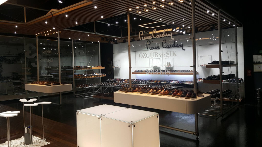 Siltap showroom — karşılama ve satış alanı